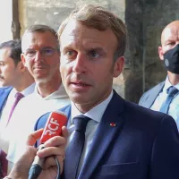 Emmanuel Macron, au micro de RCF lors de sa visite au couvent Notre Dame de l'Heure à Mossoul, Irak,  le 29 aout 2021/ ©Sandro Al-Mache