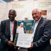 Cardinal Turkson et Monseigneur Jean-Marc Aveline à l'UICN ©Nina Pavan