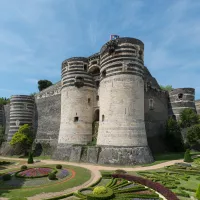 Dans les Pays de la Loire, la saison touristique a été meilleure cet été qu'en 2020, avec une hausse de fréquentation, notamment au château d'Angers (photo).©Wikipedia