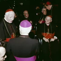 Connu pour sa formule "Pétain c’est la France", Mgr Pierre Gerlier (à gauche) a couvert des filières d’évasion ©Archives CIRIC