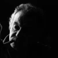 Portrait du chanteur-compositeur français Georges Brassens, pris le 9 octobre 1972, à Paris, quelques jours avant la première de son tour de chant qui doit durer trois mois à Bobino ©AFP