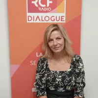 Gisèle Laveissière dans les studios de Dialogue RCF