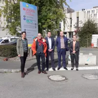 (de gauche à droite) Fanny Chappé, maire de Paimpol; Hervé Guihard, maire de Saint-Brieuc; Guirec Arhant, maire de Tréguier; Patrick Remy, directeur des centres hospitaliers de Paimpol et Tréguier; Ariane Benard, directrice du centre hospitalier Yves Le Foll de Saint-Brieuc. 