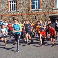 La 10e édition du Cross solidaire était attendue de pied-ferme par les collégiens de Domfront @https://www.facebook.com/sacrecoeurdomfront/