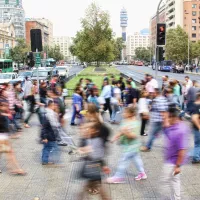 foule urbaine - © Mauro Mora via Unsplash