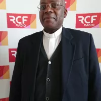 Père Etienne Bakissi curé doyen de la Roche-Bernard ©Grégoire Joanne.