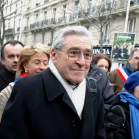 Le cardinal Jean-Marie Lustiger à la manifestation contre l'antisémitisme et le racisme à Paris, le 26/02/2006 ©Alain PINOGES/CIRIC