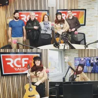 Kaz Hawkins, accompagnée de l'équipe de RCF Haute-Savoie, de Jean-François Gojon, et Marie-Noëlle Fabre, interprète d'un jour. 