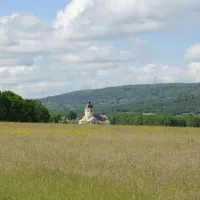 Vue de l'église romane de Saint-Hymetière © Pascale Négri