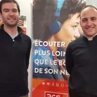 Adrien Tardieu et le Père François-Xavier Henry ©RCF Haute-Normandie