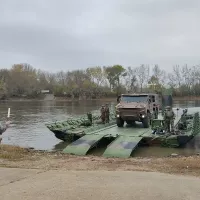 Mardi 17 novembre 2021, les sapeurs du génie ont fait une démonstration de franchissement de cours d'eau sur la Maine. ©RCF Anjou