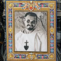 Portrait de Charles de Foucauld exposé lors de sa messe de béatification, le 13/11/2005, Vatican ©Alessia GIULIANI/CPP/CIRIC