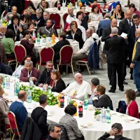 Le pape François partage un repas de fraternité avec des des personnes défavorisées à l'occasion de la Journée mondiale des pauvres. Vatican (2018) ©M.MIGLIORATO/CPP/CIRIC