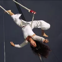 Pamela Pantoja, artiste spécialisée dans les numéros de cirque aérien © Archaos