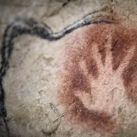 Reproduction d'une fresque préhistorique de la grotte Chauvet, à Vallon-Pont-d'Arc, le 12/10/2012 ©JEFF PACHOUD / AFP