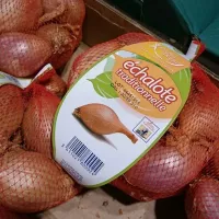 A partir du 1er janvier 2022, Fleuron d'Anjou n'aura plus le droit de vendre ses échalotes en filets en plastique. ©Open Food Facts