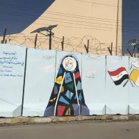 Mur peint à l'effigie du pape devant la cathédrale Sayedat al-Najat de Bagdad / Etienne Pepin /RCF