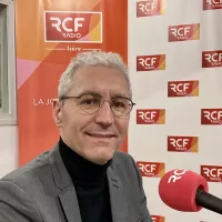 Cédric Mazzone, directeur de l'UIAD, dans le studio de RCF Isère