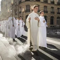 Procession de futurs prêtres dans une rue de Paris, le 02/07/2019 ©Corinne SIMON/CIRIC