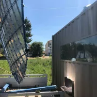 Un miroir de 8m² permet de concentrer la lumière du soleil pour chauffer les aliments