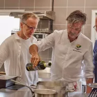 Le trio gourmet en cuisine. DR