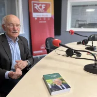 Dominique Gros dans les studios de RCF à Metz