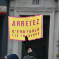 Pancarte brandie lors de la marche pour la vie du dimanche 16 janvier 2022 à Paris - © @MarchePourLaVie