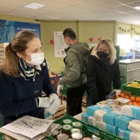 Sarah est bénévole depuis le mois de décembre à Vannes. © RCF Sud Bretagne