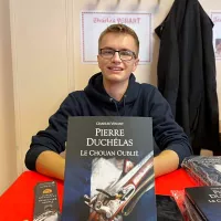 Charles Venant a écrit son deuxième livre à seulement 23 ans. © RCF Sud Bretagne.