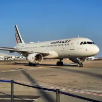 Un avion sur le tarmac de l'aéroport de Nice - Photo RCF