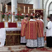 Messe en rite extraordinaire en l'église Notre Dame à Angers 