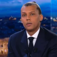 Stromae a interprété son nouveau titre "L'Enfer" sur le plateau du "20 heures" de TF1, le 9/01/2022 (Capture d'écran)