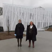 (de gauche à droite) Ariane Benard, directrice du centre hospitalier de Saint-Brieuc et le docteur Cynthia Garignon, présidente de la commission médicale d'établissement.