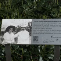 Hélène Bresslau, à gauche, et son époux, Albert Schweitzer - © Wikipédia