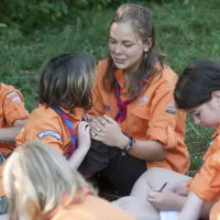 Camp de louveteaux et de jeannettes des Scouts et Guides de France de Sens à Collemiers (89), France (2009) ©Jean Pierre POUTEAU/CIRIC