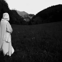 Religieux en promenade autour de la chartreuse des Portes, à Benonces (Ain), en 2001 ©Bruno ROTIVAL/CIRIC