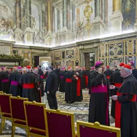 La Congrégation pour la doctrine de la foi fait partie de la Curie romaine (réunie ici dans la salle Clémentine du palais apostolique au Vatican, le 02/01/2019) ©VATICAN POOL/CPP/CIRIC