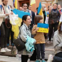 Une maman ukrainienne et son jeune fils 