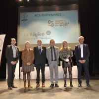 Soirée des champions CDOS, Franck RIGON, président avec Chloé JACQUET, médaillée olympique d'Argent en rugby à 7, et des partenaires
