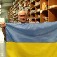 Parmi une multitude de drapeaux, celui de l'Ukraine martyre est particulièrement demandé ces dernières semaines @RCF Orne