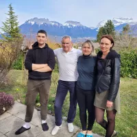 De gauche à droite : Sasha, Patrick, Yulia, et Natalia, l'interprète russe ©RCF Haute-Savoie 