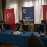 Martine Aubry entourée des coordinateurs de l'accueil des ukrainiens (c) RCF Hauts de France