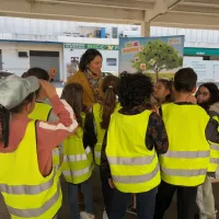 Marine, de l'interprofession des fruits et des légumes frais, teste les enfants sur leur connaissance des légumes (©Charlotte Schuhmacher)