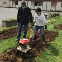 Les élèves de l'école primaire Ste Marthe cultivent un potager depuis deux ans avec les Jardiniers solidaires. © Etablissement Ste Marthe. 