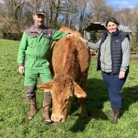 Julien et Elodie Bahuon accompagnés d'Ossie. © RCF Sud Bretagne