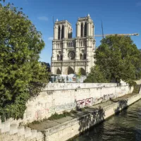 Les cloches de la cathédrale Notre-Dame de Paris sonneront à midi - Corinne SIMON CIRIC