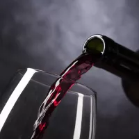 Vin versé au verre - Pixabay