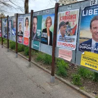 Les affiches électorales des 12 candidats; ©RCF Haute-Savoie 