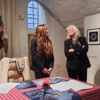 La jeune pianiste Stella Almondo accompagnée de la présidente du festival Les Heures Musicales de Biot lors de la conférence de presse ce 7 avril - RCF 