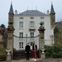 Romain et Ludovic Bertrand, propriétaires du château du Maréchal Fayolle à Saint-Geneys-près-Saint-Paulien © Martin Obadia